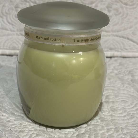 The White Barn and Slatkin Co sea‎ island cotton and island margarita candles - Picture 3 of 14